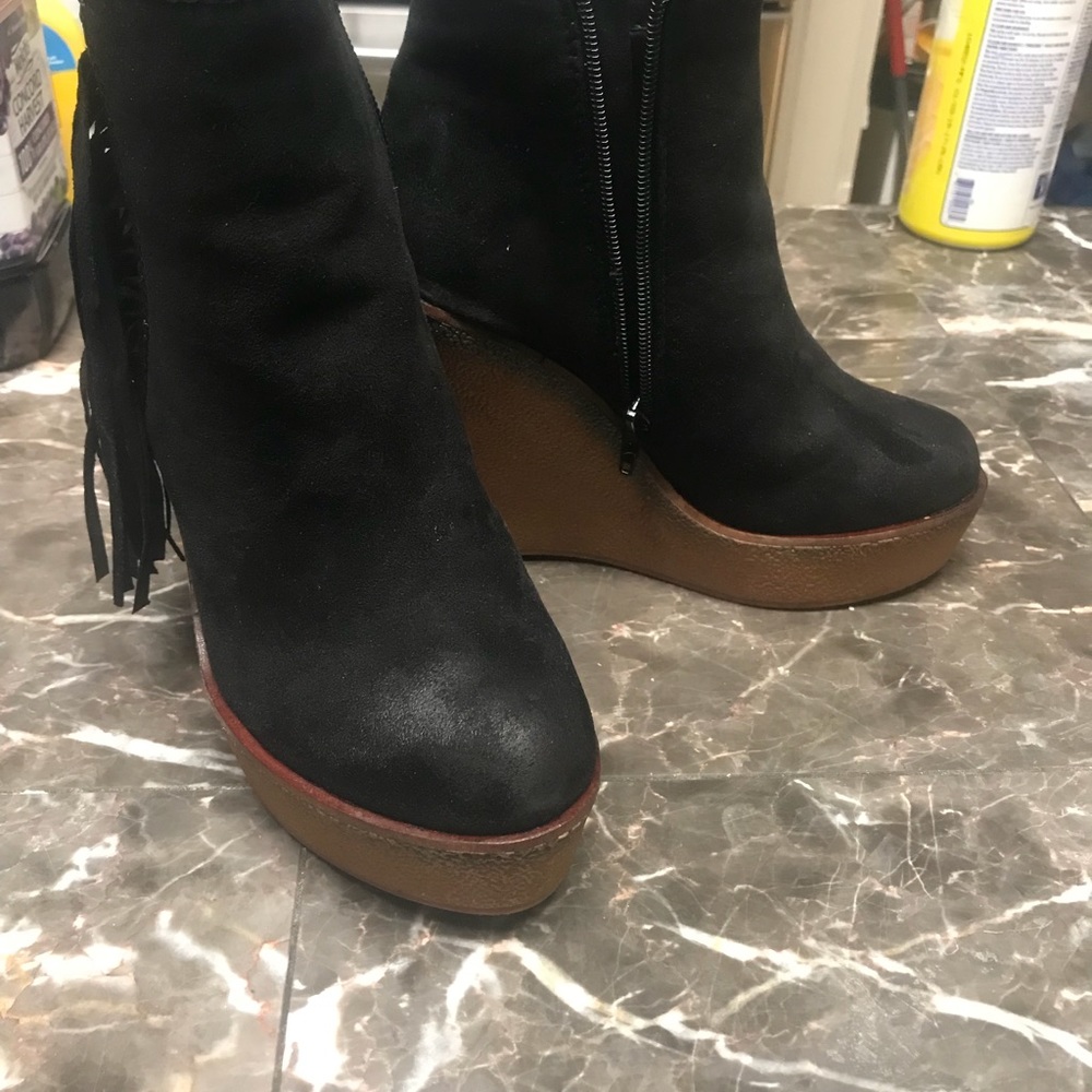 Olivia Miller size 8 Wedge tassel boot
